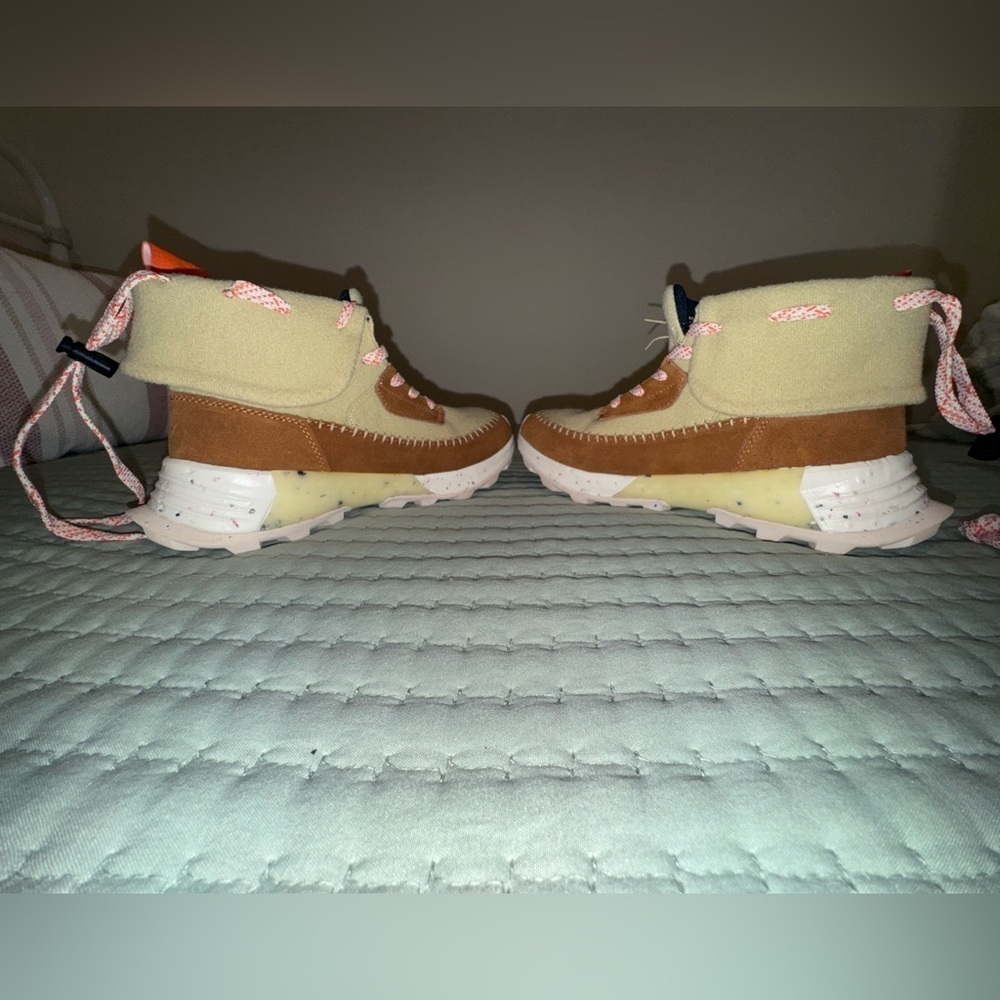Holo Quorra Boots. Sand color with Orange Accents. Size 6.5 women’s NWT - Picture 4 of 9